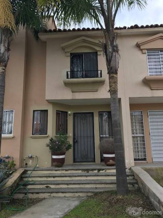 Excelente y bien ubicada casa en VENTA, atrás del H. Angel Leaño