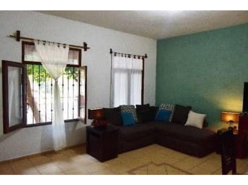 SE VENDE CASA FRENTE A JARDIN EN RESIDENCIAL ESMERALDA COLIMA