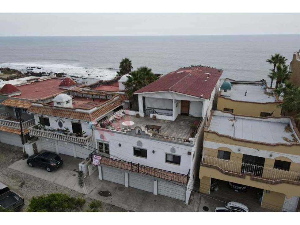 CASA EN VENTA FRENTE AL MAR, CONJUNTO DE 4 DEPARTAMENTOS 