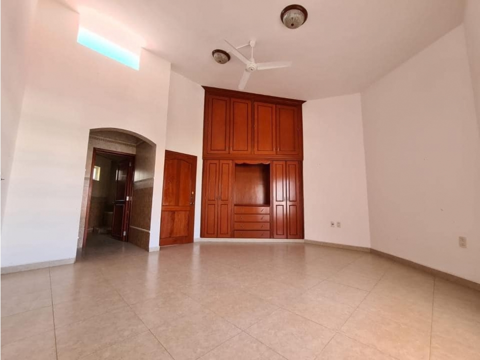 CASA EN REMATE EN RESIDENCIAL ESMERALDA NORTE COLIMA