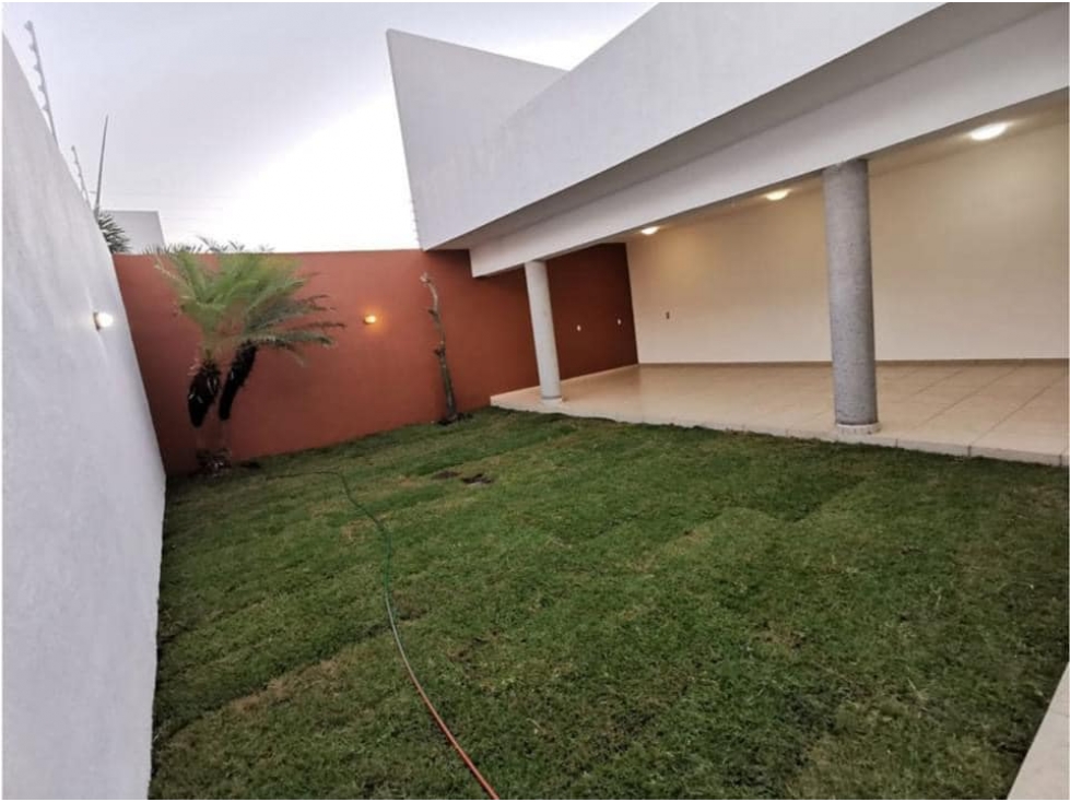 HERMOSA CASA EN VENTA EN RESIDENCIAL ESMERALDA NORTE