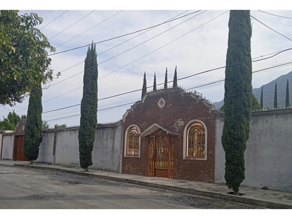 VENTA DE HERMOSA QUINTA, COL. RINCON DE LA SIERRA, GUADALUPE.