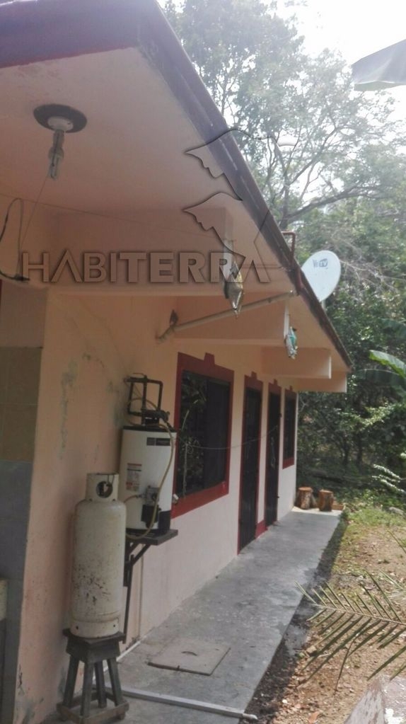 CASA EN VENTA EN LA COL. BENITO JUÁREZ, CERRO AZUL, VER.